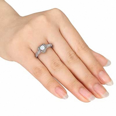 Opal w kształcie serca 5,0 mm i 1/8 CT. TW Diamentowy pierścionek w ramie ze srebra próby 925