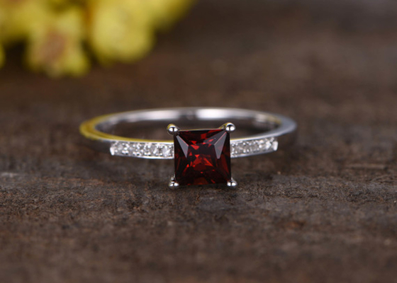 Princess Cut granat diamentowy pierścionek zaręczynowy Prong ustawienie typu