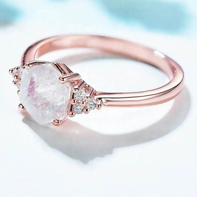 925 Sterling Silver Rainbow Moonstone Biżuteria Owalny krój Vintage Moonstone Pierścionek zaręczynowy dla kobiet