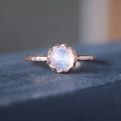 Różowe złoto platerowane 925 Sterling Silver Rainbow Fasetowany kamień księżycowy Biżuteria Gruszka Cut Halo Moonstone &amp; CZ Pierścionek zaręczynowy