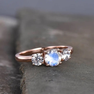 Srebro próby 925 CZ Naturalna biżuteria Faceted Rainbow Moonstone Trzy kamienne pierścienie