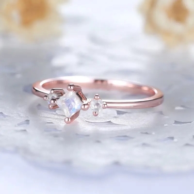 Modny pierścionek dla kobiet 925 Sterling Silver Moonstone Ring Rose Gold Plated Princess Cut Dainty Pierścionek zaręczynowy