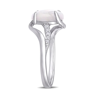 Opal owalny i 1/15 CT. TW Diamentowy pierścionek z dzielonym trzpieniem ze srebra próby 925
