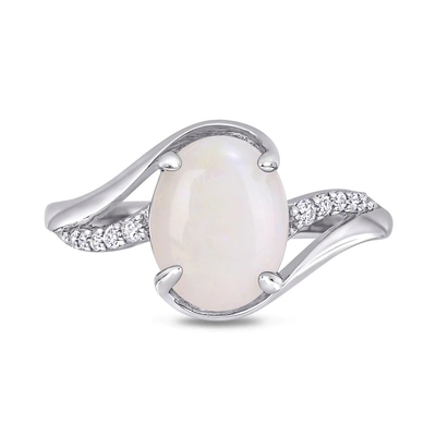 Opal owalny i 1/15 CT. TW Diamentowy pierścionek z dzielonym trzpieniem ze srebra próby 925