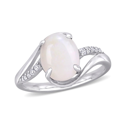 Opal owalny i 1/15 CT. TW Diamentowy pierścionek z dzielonym trzpieniem ze srebra próby 925