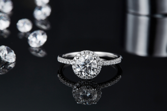 Biżuteria ze srebra próby 925 Diament Moissanite Pierścionki zaręczynowe Okrągły kształt Dainty Band Ring