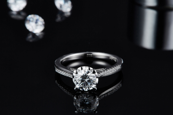 Minimalistyczne niestandardowe diamentowe pierścionki zaręczynowe Moissanite Pierścionki obietnicy dla kobiet
