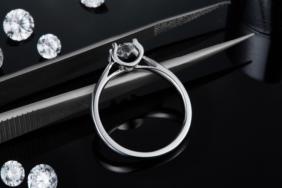 9K ze srebrnym pierścionkiem Square White Moissanite Diamond Minimalistyczna biżuteria ślubna
