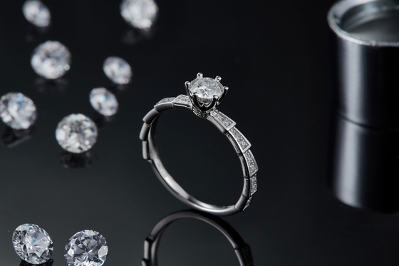 Biały Moissanite Unikalny Sytle I Szafir Platineve Diamenty Biżuteria Kobiety Pierścień