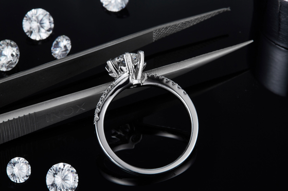 1.30CT biały Moissanite i szafir Platineve CZ biżuteria pierścionek zaręczynowy dla kobiet