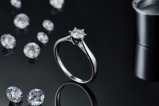 Minimalistyczna biżuteria ślubna Pierścionek ze srebra 9K Okrągły krój Biały Moissanite CZ
