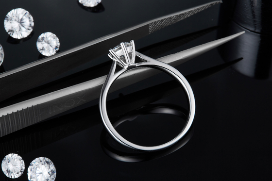 Minimalistyczna biżuteria ślubna Pierścionek ze srebra 9K Okrągły krój Biały Moissanite CZ