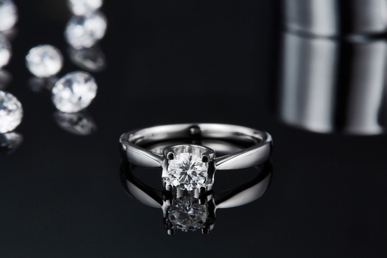 Kwadratowy biały moissanite 9-karatowy srebrny pierścionek CZ Minimalistyczna biżuteria ślubna
