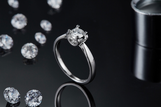 Kwadratowy biały moissanite 9-karatowy srebrny pierścionek CZ Minimalistyczna biżuteria ślubna