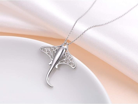 Naszyjnik z koralikami Charms z żółwia morskiego ze srebra próby 925
