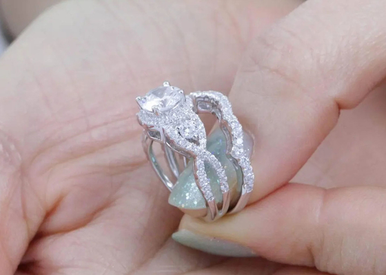Pierścienie ślubne OEM ODM z naturalnym diamentem, pierścienie obietnicy w stylu Halo o wymiarach 6,5 mm