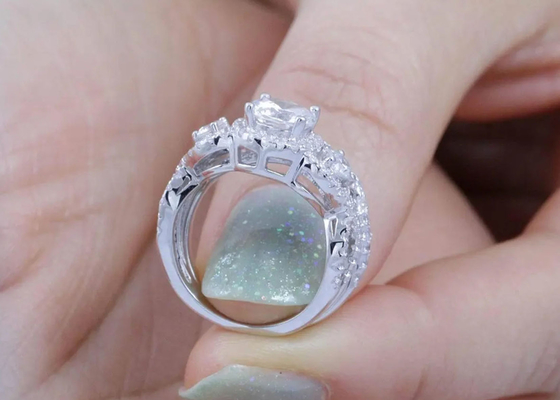 Pierścienie ślubne OEM ODM z naturalnym diamentem, pierścienie obietnicy w stylu Halo o wymiarach 6,5 mm