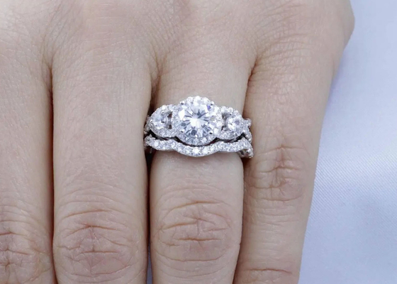 Pierścienie ślubne OEM ODM z naturalnym diamentem, pierścienie obietnicy w stylu Halo o wymiarach 6,5 mm