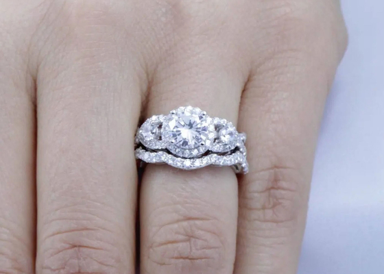 Pierścienie ślubne OEM ODM z naturalnym diamentem, pierścienie obietnicy w stylu Halo o wymiarach 6,5 mm