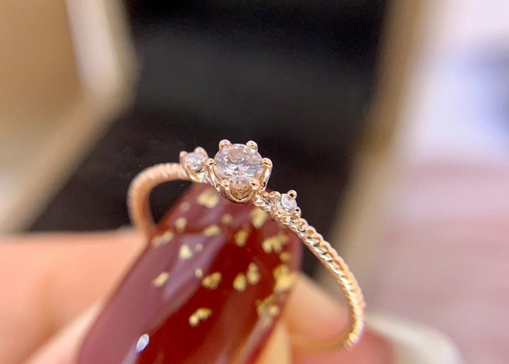 Claw Setting 14-karatowy złoty pierścionek z brylantem, 0,1 ct diamentowy pierścionek na prezent