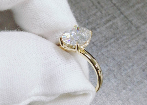1,5-karatowy, owalny, cięty, laboratoryjny pierścień Moissanite, 14-karatowy złoty materiał o wymiarach 0,7 × 0,9 cm