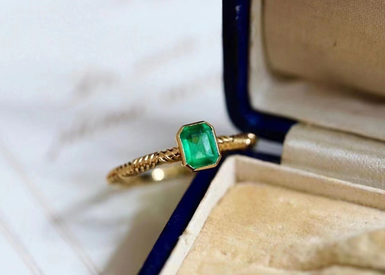 0,51 ct naturalny zielony pierścionek ze szmaragdem, 18-karatowy złoty pierścionek z brylantem na ślub
