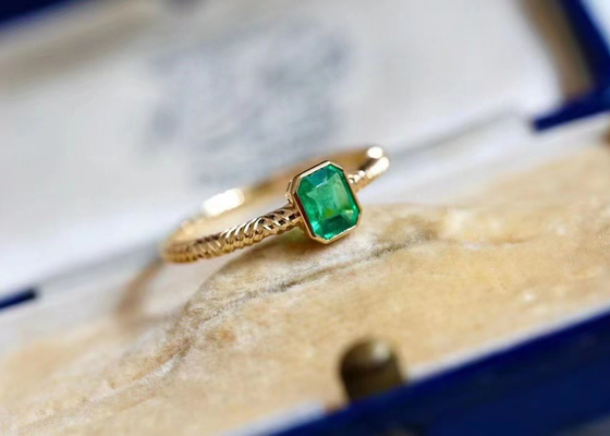 0,51 ct naturalny zielony pierścionek ze szmaragdem, 18-karatowy złoty pierścionek z brylantem na ślub