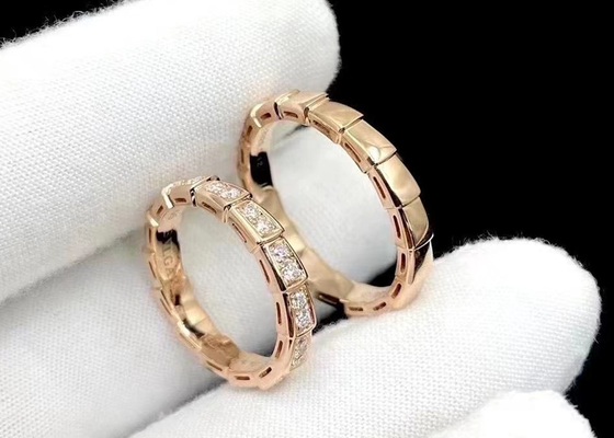 0,41ct Serpenti Viper Ring, 18-karatowy pierścionek z naturalnym diamentem, szerokość 4 mm