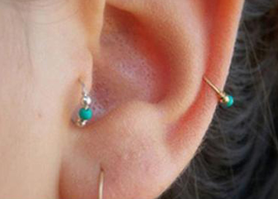 Hoop Piercing do nosa - Złota 18K Z Naturalnym Opalem Średnica Wewnętrzna 8-12mm