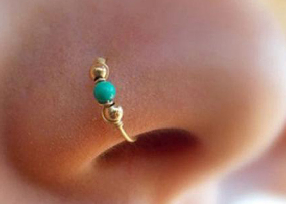 Hoop Piercing do nosa - Złota 18K Z Naturalnym Opalem Średnica Wewnętrzna 8-12mm