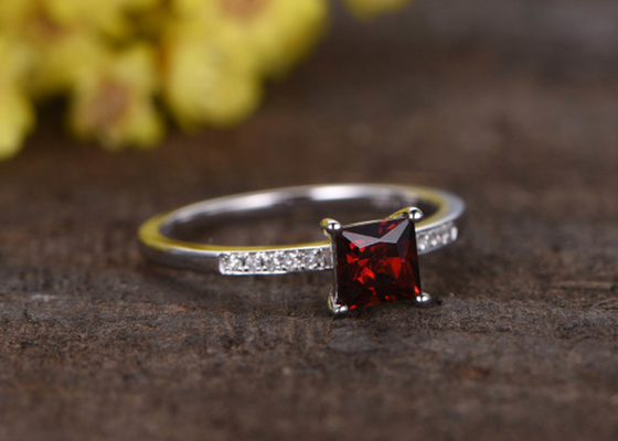 Princess Cut granat diamentowy pierścionek zaręczynowy Prong ustawienie typu