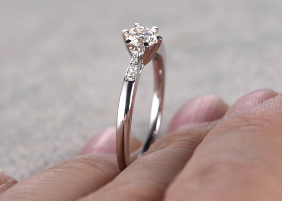 5mm Moissanite Prawdziwy diamentowy pierścionek z biżuterią Białe złoto Materiał ODM do codziennego noszenia