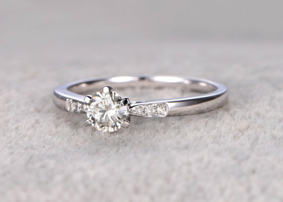 5mm Moissanite Prawdziwy diamentowy pierścionek z biżuterią Białe złoto Materiał ODM do codziennego noszenia