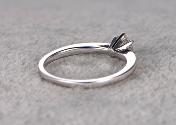 5mm Moissanite Prawdziwy diamentowy pierścionek z biżuterią Białe złoto Materiał ODM do codziennego noszenia