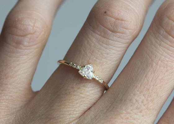 Moda Prawdziwy diamentowy pierścionek z biżuterią z trójkątnym kamieniem 4 × 4 mm ODM