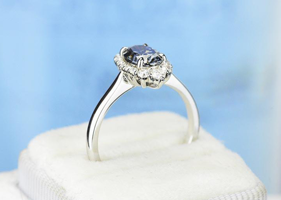 3-karatowy owalny laboratoryjny pierścień Moissanite ciemnoszary kolor 8 × 10 mm rozmiar