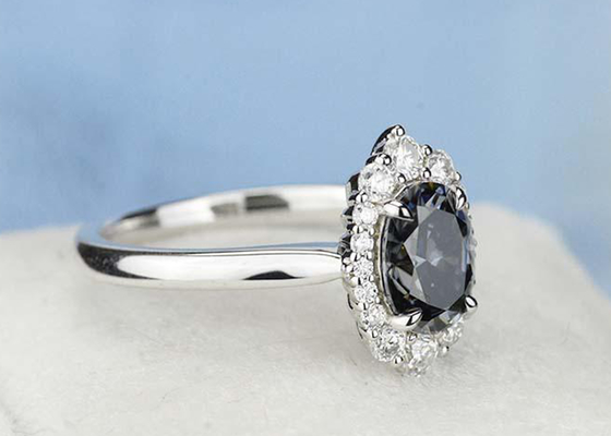 3-karatowy owalny laboratoryjny pierścień Moissanite ciemnoszary kolor 8 × 10 mm rozmiar