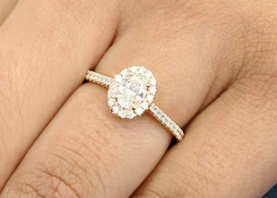Owalny pierścionek z 18-karatowego różowego złota, diamentowy pierścionek zaręczynowy 0,50 ct 6,37 x 4,46 x 2,79 mm