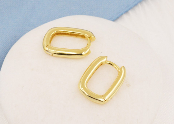 Owalne kolczyki koła ze złota 9K o grubości 2mm i średnicy wewnętrznej 6x10mm