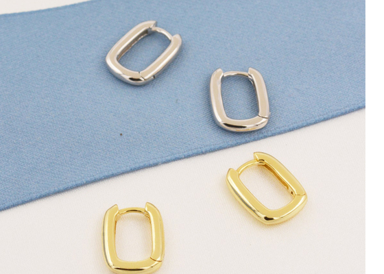 Owalne kolczyki koła ze złota 9K o grubości 2mm i średnicy wewnętrznej 6x10mm