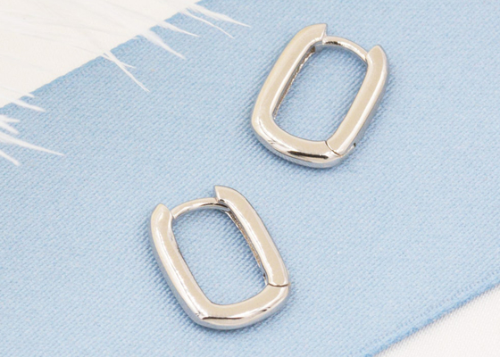 Owalne kolczyki koła ze złota 9K o grubości 2mm i średnicy wewnętrznej 6x10mm