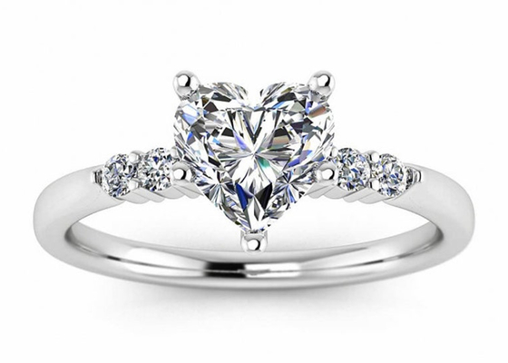 0,8ct 9K Srebrny pierścionek w kształcie serca z diamentem laboratoryjnym o wymiarach 6 mm