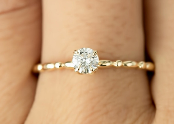 6MM złoty pierścionek z brylantem Solitaire, pierścionki z diamentem Moissanite o masie 0,8 ct ODM