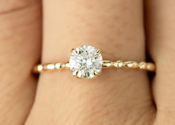 6MM złoty pierścionek z brylantem Solitaire, pierścionki z diamentem Moissanite o masie 0,8 ct ODM
