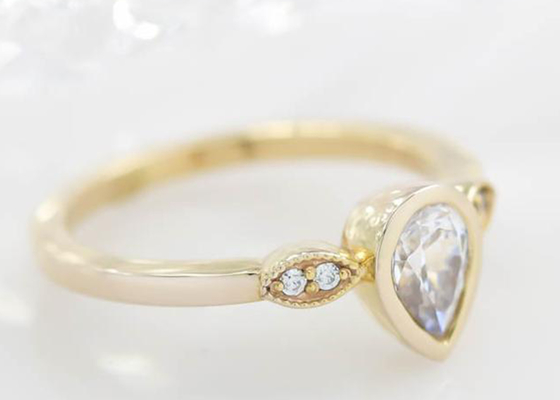 0,77 karata 10k Złoty pierścionek Moissanite, złoty pierścionek zaręczynowy Solitaire o wymiarach 5 × 7 mm