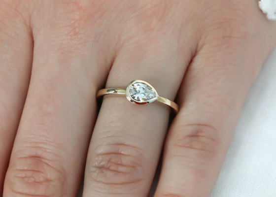0,77ct Obrączka z żółtego złota, pierścień zaręczynowy ODM Bezel dla pani