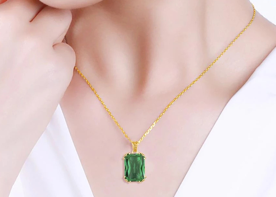 Vintage 14K złote naszyjniki 2,67 ct 8 × 10 mm z naturalnym szmaragdowym wisiorkiem