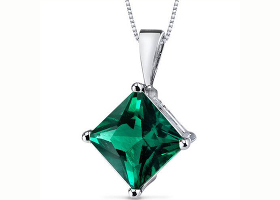 Naszyjnik z naturalnym szmaragdem 2,2 ct Princess Cut 7 × 7 mm rozmiar